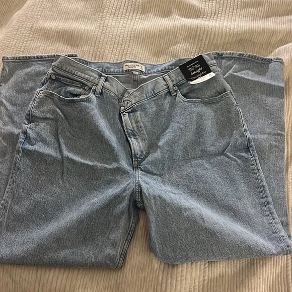 Curve Love Ultra High Rise 90s Straight Jean, Light with Criss-Cross Waistband - Picture 1 of 7